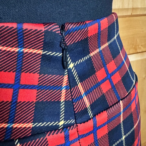 City Chic Plaid Stretchy Pencil Skirt. Knee Length. Size M/16, Red/Multi Plaid - Picture 5 of 8